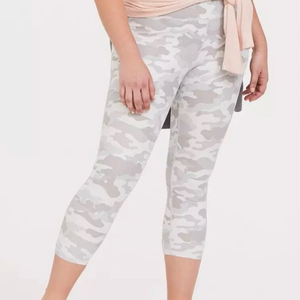 Torrid Active Brown  Camo Leggings
Size  2X